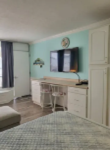 Nice 1st floor studio a few steps to the beach with large pool at Bogue Shores.