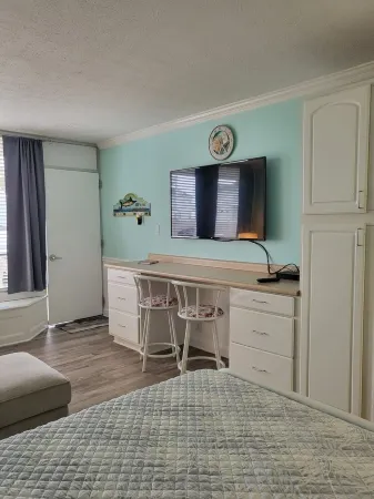 Nice 1st floor studio a few steps to the beach with large pool at Bogue Shores.