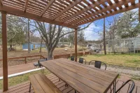 New!!! Entire beautiful lake house on a quiet cove