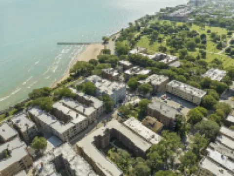 Spacious and Newly Renovated 1Br Next to the Beach