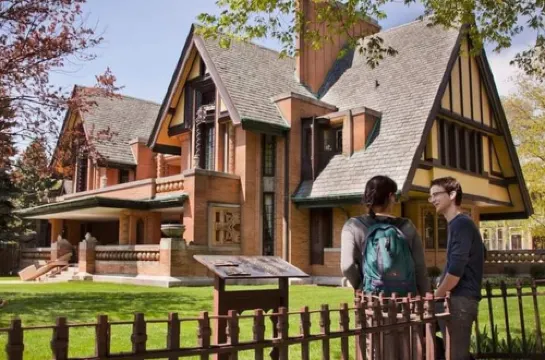 Space&style New rehab, first flr + bsmt of duplex, driveway prkng, walk to train