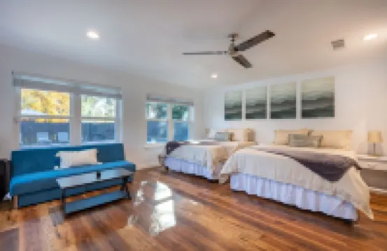 Spacious 6BR by AT&T Stadium Stockyard Heated Pool