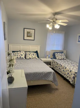 Beach Block Beauty with Ocean Views Отели рядом с достопримечательностью «Wildwood Boardwalk»