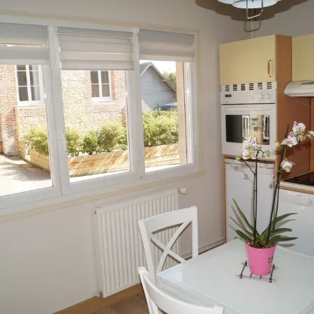 apartment in Honfleur city center with parking