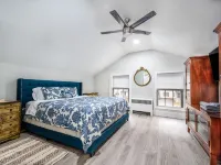 Beautifully Restored 6BR in the heart of Windham Hotels in Windham