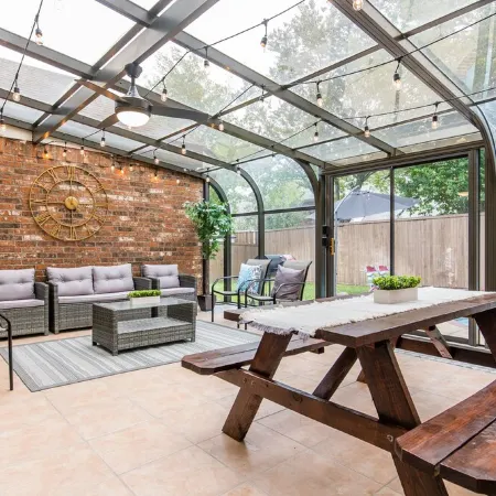 Luxurious Sunroom & Pool in a Modern & Stylish House