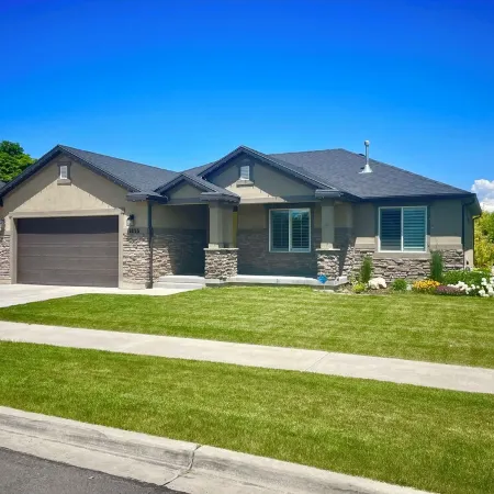 Cozy 6 bedroom with tons of living and sleep space