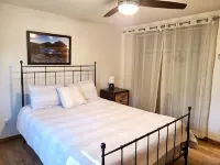 Quick access to state parks & bike trails. Giant backyard, pet-friendly! 라포트 호텔