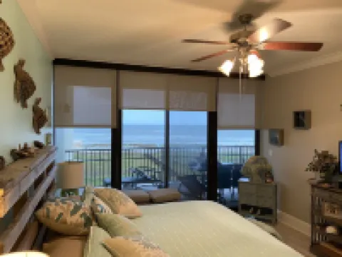 Family Friendly Beautiful Beach Front Unit!