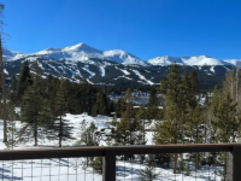 New, in town, incredible views, hot tub, walk/ride free shuttle, Ski Chalet!