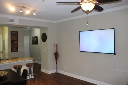 Cozy Space—Near Lenox Mall—Close to everything!!!!!!