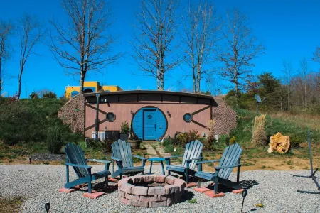 Hobbit Inspired Fairytale Hocking Hills State Park 3 mi away Pet Friendly