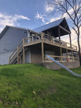 SPECTACULAR CABIN on the White River! EV charger on site.