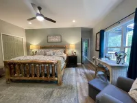 Memorial Day Special! 4Br for 8, Waterfalls, Hot-Tub, Fire-Pit. Private 3 Acres