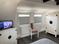 Stylish, romantic top-floor apartment with balcony and that certain something