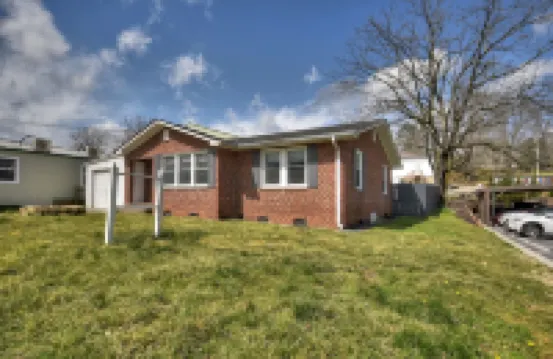 Lovely Brick Cottage in Downtown Blue Ridge