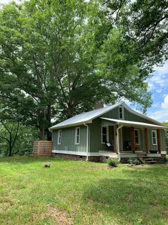 Cozy Cottage near the Dan River