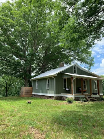 Cozy Cottage near the Dan River