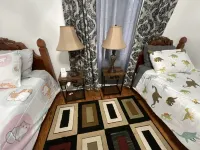 Quiet spacious Home by Lake Harris. Walk to Venation gardens, stroll by the Lake 비콘 대학 주변 호텔