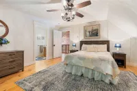 Beautiful Log Home, Lake side. Hotels in Niles