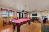 Ridgetop Retreat • Hot Tub • Views • Fireplace