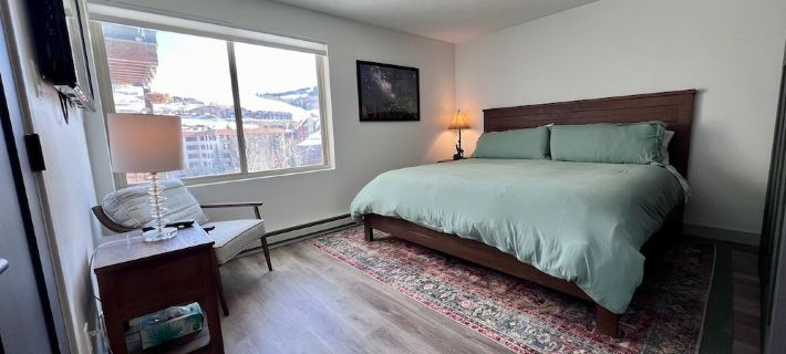 Mt. Crested Butte first-floor condo - Pool & Hot Tub - Walk or bus to ski base Hotels in Mount Crested Butte