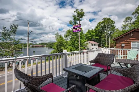 ADK Chalet - On Snowmobile Trail & Near Everything