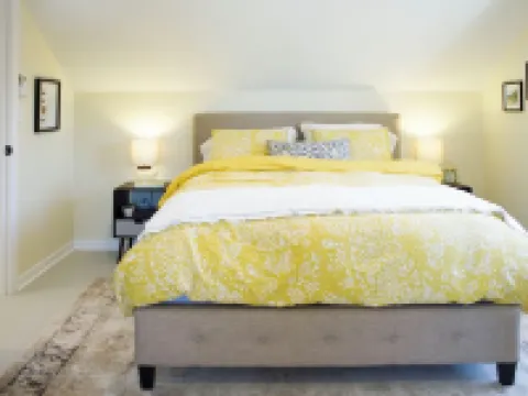 Adorable attic cottage in the heart of Oregon Wine Country. Hotels in Newberg