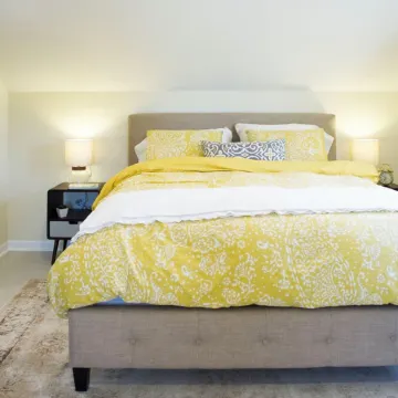 Adorable attic cottage in the heart of Oregon Wine Country.