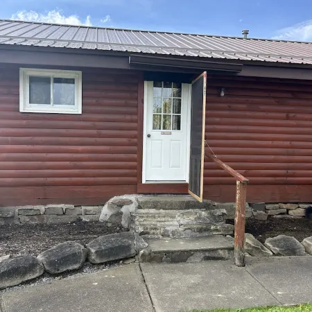 Cozy 2 bedroom cabin on a 20 acre lake