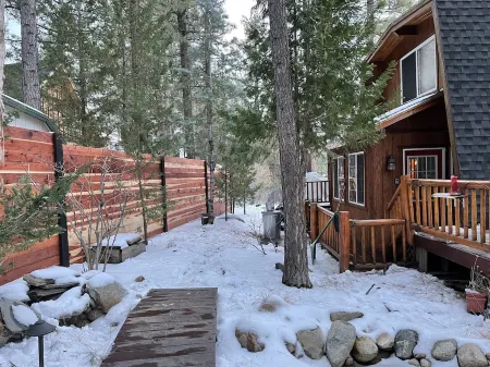 Elk Run Cabin w/jetted tub and covered parking