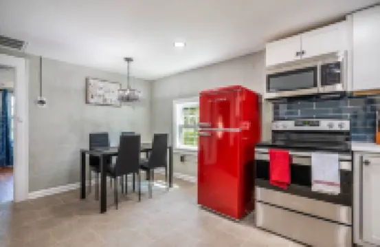 Tiny House w/ 1st Class Amenities- 12 Min to CLT