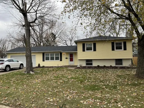 3BR/2BA Beauty near TBK sports complex. Right off I74, close to everything!