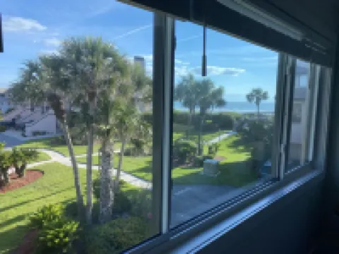 Beach Condo Newly Renovated 克雷森特海灘酒店