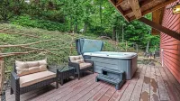 Rustic Mountain Mountain-Spacious, Private Retreat w/Hot Tub,Pets Welcome!