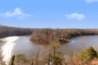 Hilltop Lakefront Historical Home w/ SPECTACULAR VIEW 40 min from Washington DC! - 4-Sterne