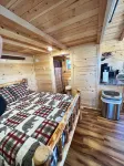 Private Getaway Cabin #1 at The Lodge at Devils Tower Hotel dekat Devils Tower National Monument