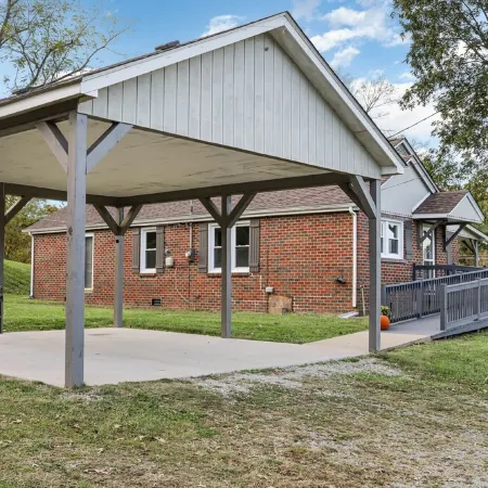 Updated Modern Farmhouse Near Downtown Dickson!
