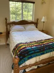 Lovely two-bedroom garden suite near Willamette River bike path