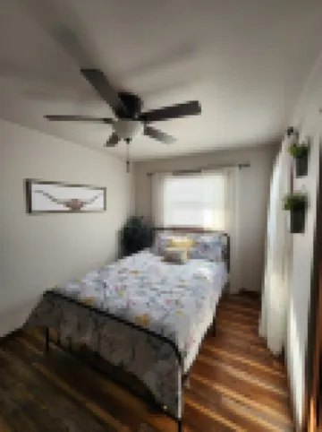 Great for EAA rental!Less than 2.5 miles from EAA grounds!