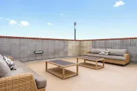 Boho Rooftop Pool & Hot Tub Apt