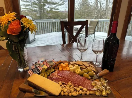 Chain of Lakes Escape with Hot Tub & River Access!