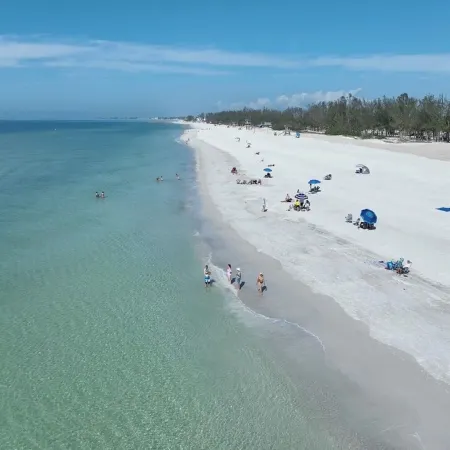 Pickleball, Heated Pool, Hot Tub, Golf & Games, Near Beaches