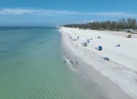 Pickleball, Heated Pool, Hot Tub, Golf & Games, 10 Min to Beach