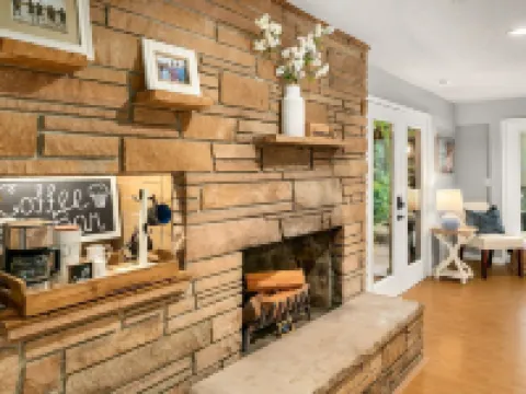 The Cottage at Lake Sammamish, Generator, Dog Friendly, Lake Access Hotels in Sammamish