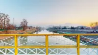 Radisson Collection Hotel & Spa, Riverfront Srinagar - Scenic