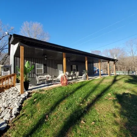 Lakeshore Cottage in Cadiz, Ky has waterfront panoramic views of Lake Barkley!