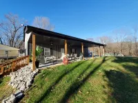 Lakeshore Cottage in Cadiz, Ky has waterfront panoramic views of Lake Barkley!