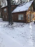 Beautiful real log cabin - hot tub, pool table, great view, WI-FI Internet - 小木屋