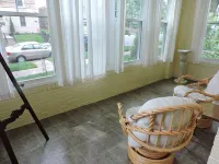 Bright, Parkside condo with pool